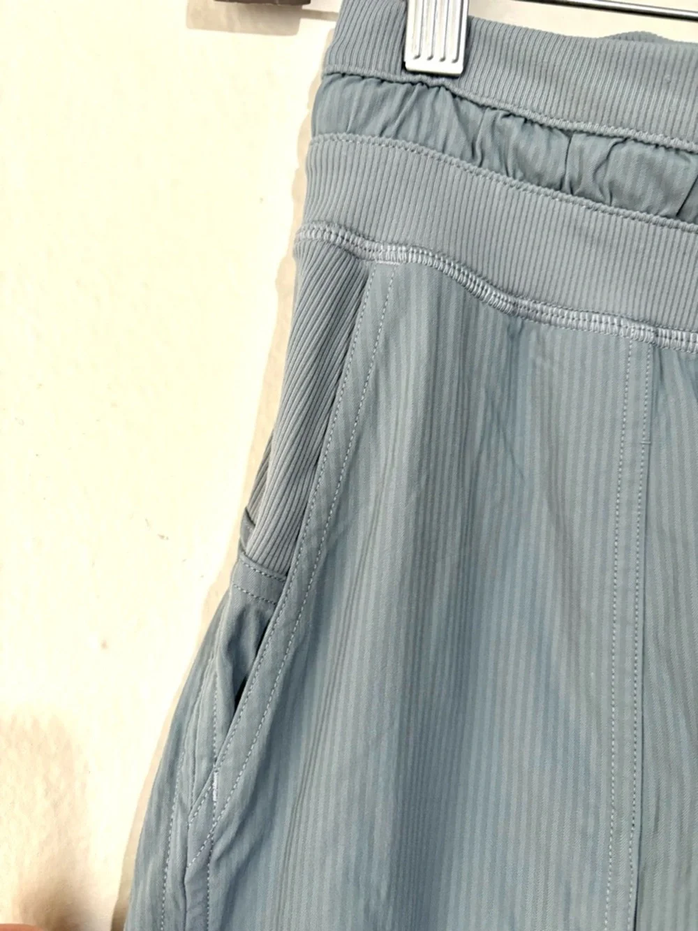 lululemon athletica lightweight cropped